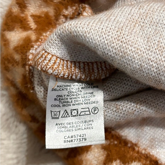 Ann Taylor houndstooth sweater - Picture 3 of 3